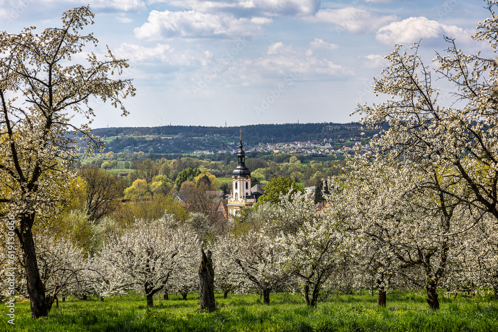 Φωτογραφία Church of Saint Kilian at Pretzfeld, Germany in Franconian Switzerland through c