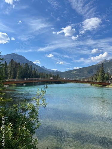 Fototapeta Naklejka Na Ścianę i Meble -  beautiful mountain and bow river in Banff, Alberta, Canada
