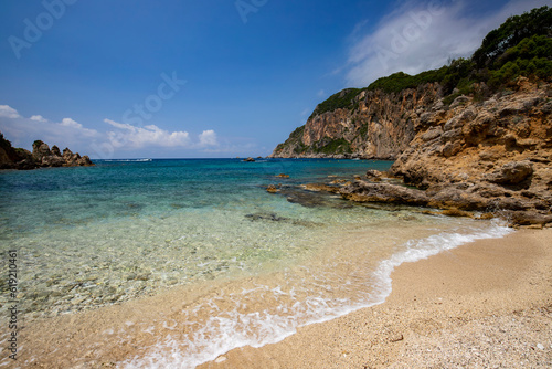 Krajobraz morski, wypoczynek i zwiedzanie greckiej wyspy Korfu © anettastar