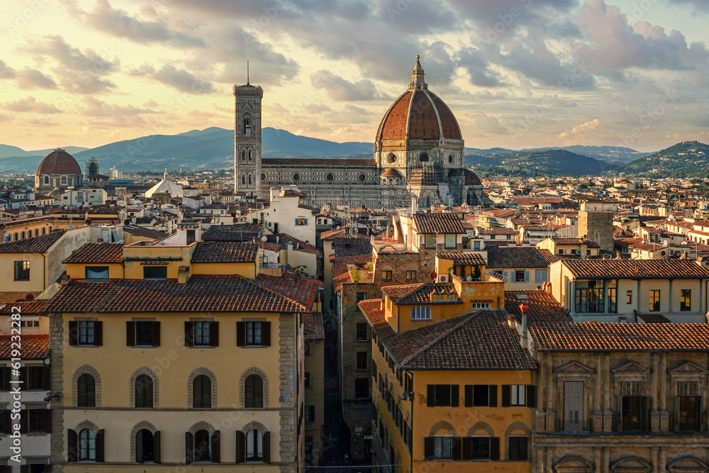 Fototapeta premium Skyline of the Duomo and old Florence, Italy