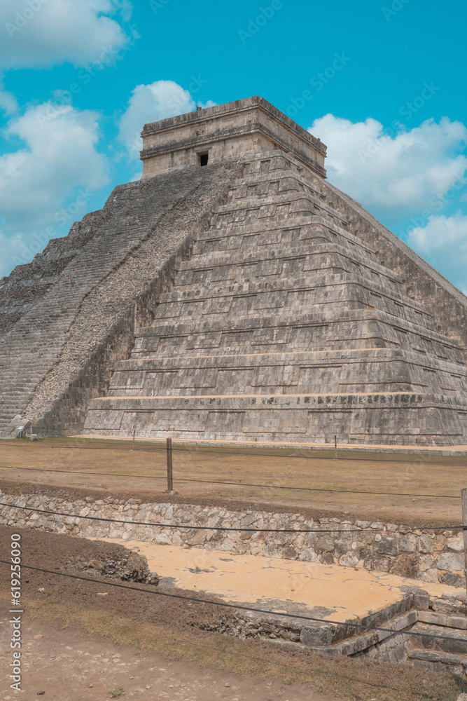 Magnificent central pyramid of Chichén Itzá, Riviera Maya with excavation of ruins found Magnificent central pyramid of Chichén Itzá, Riviera Maya with excavation of ruins found