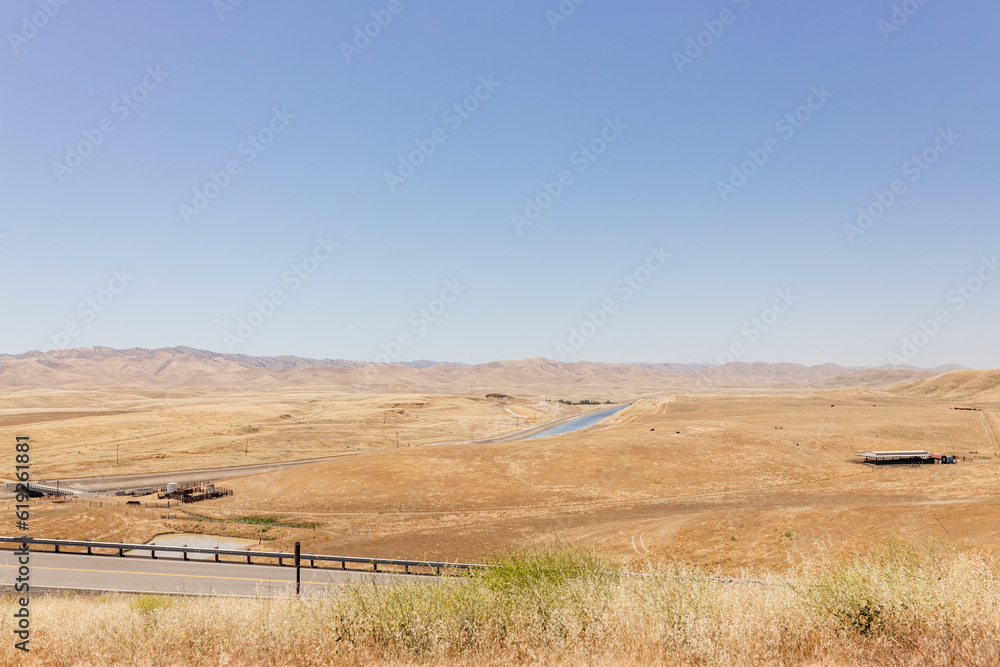 Fototapeta premium agriculture, america, area, auto, background, beautiful, beauty, blue, california, countryside, denver, dry, environment, europe, farming, field, fly, grass, harvest, highway, holiday, horizon, inters