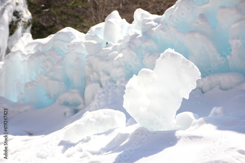 Wallpaper Mural 氷の世界、氷点下の森。氷に覆われた森の木々。日の光に輝く氷。	
 Torontodigital.ca