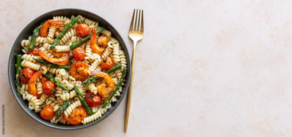Pasta with shrimp, asparagus and tomatoes. Healthy eating. Diet.