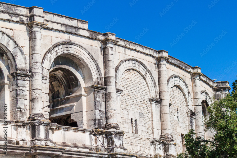 Arches bouchées des arènes de Nîmes 