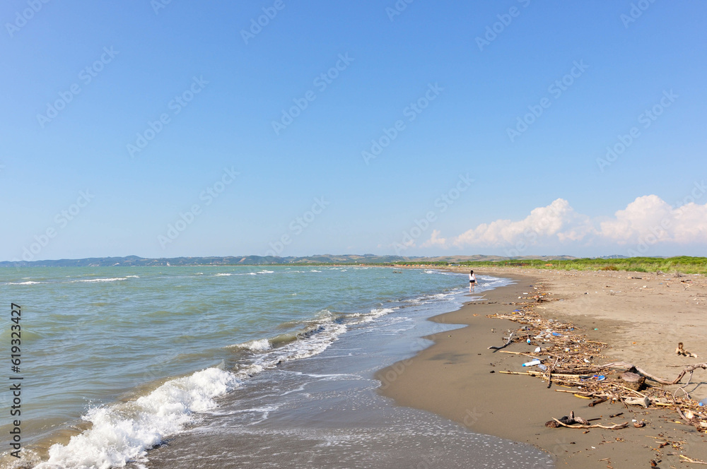 Fototapeta premium garbage on the beach and sea