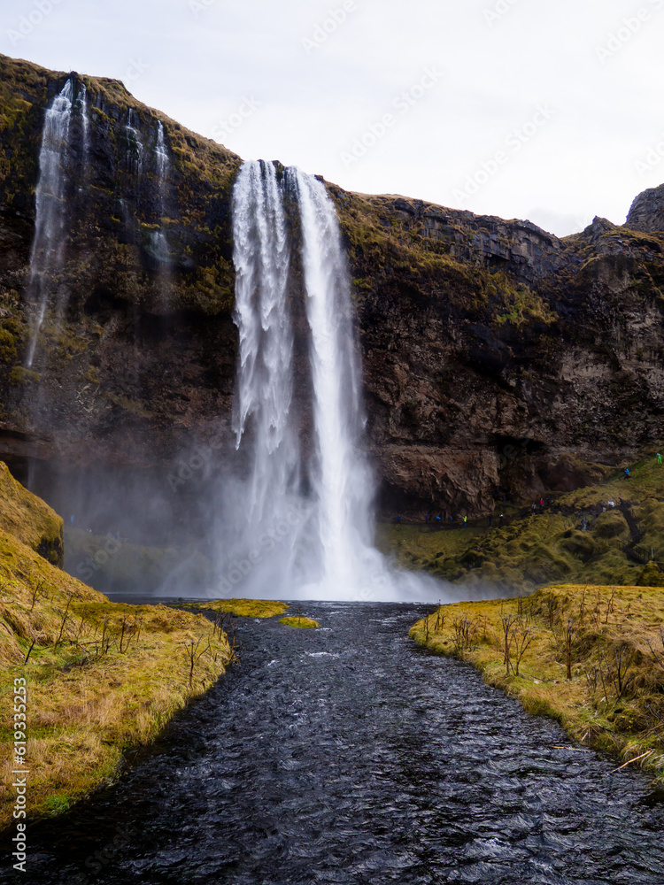 Spectacular Waterfall: Iceland's Natural Wonder Spectacular Waterfall: Iceland's Natural Wonder