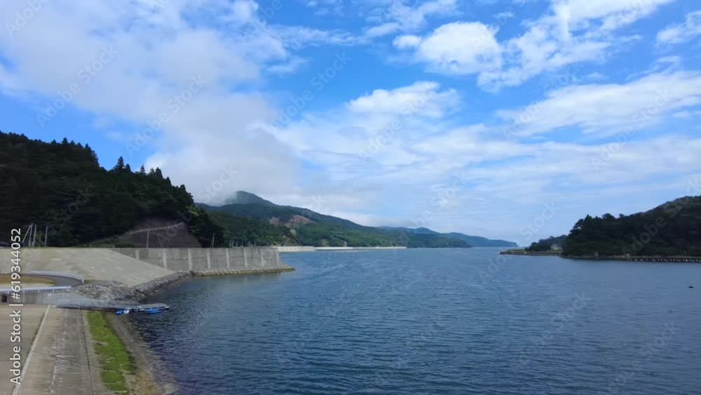 津波対応の護岸工事が行われた石巻の海岸線 津波対応の護岸工事が行われた石巻の海岸線