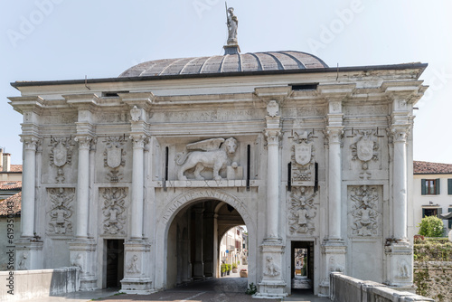 Photos facade of san Tomaso monumental entrance in city walls, Treviso, Italy