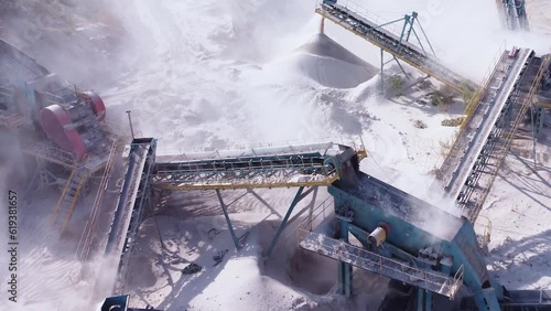 Sorting of gravel on an industrial complex with a conveyor system.