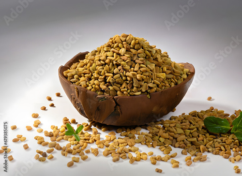 Naturbelassene Linsen auf weißem Untergrund – Vegane Proteinquelle