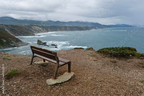 Viaje a Asturias, con visitas a las ciudades de Gijón y Oviedo, pueblos como Cangas de Onís y espacios naturales como Cabo Vidio, Playa del Silencio o el Parque Natural de Covadonga.