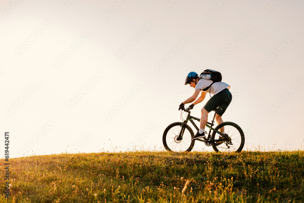 Naklejka premium Professional mountain bike cyclist riding on white background active lifestyle.