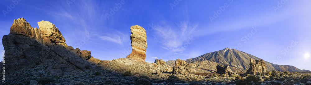 Obraz premium Panorama of the Volcanic Landscape of Tenerifa with El Teide-Volcano and Garcia-Rocks