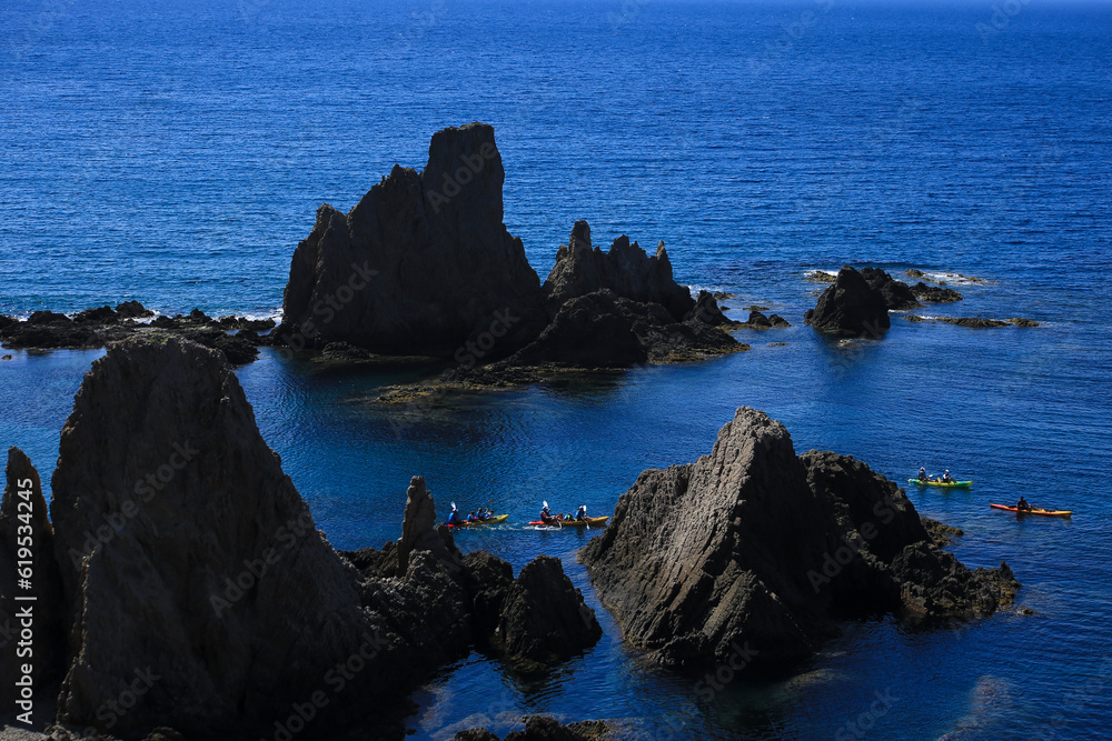 People practicing canoeing on the Sirens Reef in Cabo de Gata