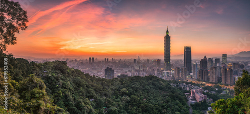 Taipei skyline with Taipei 101 skyscraper at sunset, Republic of China, Taiwan
