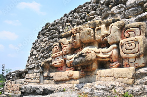 Ruinas arqueológicas de Caracol Belize, escultura, relieve, zona arqueológica el Caracol photo