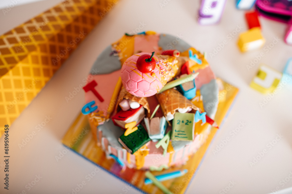Fototapeta premium enrollment cake