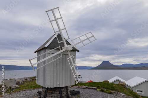 Fototapete ICELAND-Vigur Island-Windmill