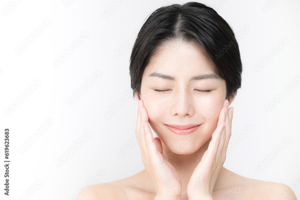 Asian women easy to use for beauty that cares about cheeks Close your eyes Asian women easy to use for beauty that cares about cheeks Close your eyes