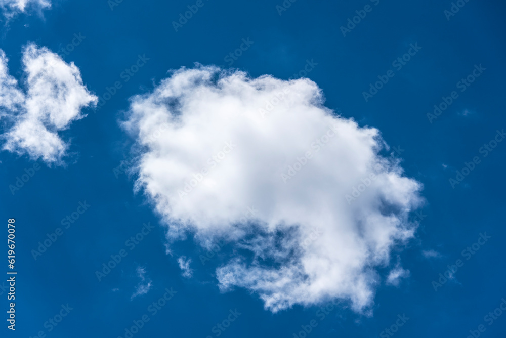 Obraz premium white stratocumulus clouds at blue sky in summer