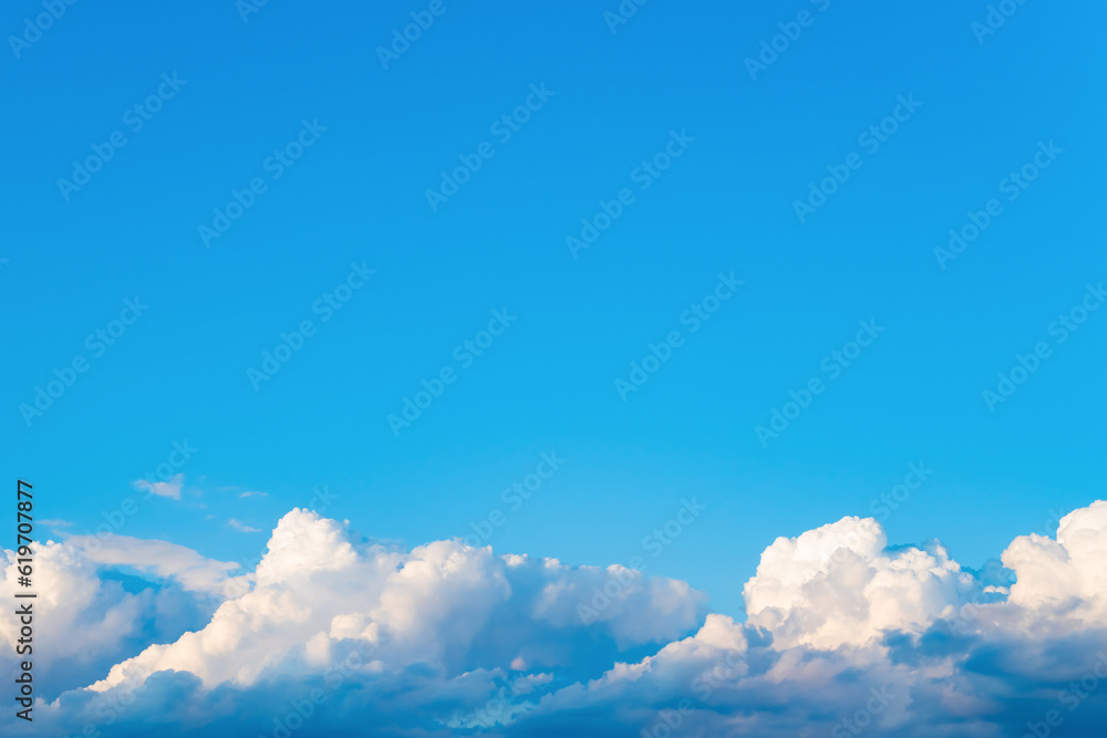 夕暮れ時の入道雲