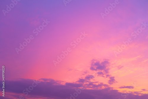 美しい紫色の夕焼け空