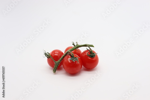 Fototapeta Naklejka Na Ścianę i Meble -  tomatoes on a vine on white background