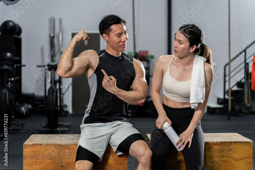 Asian men and women Have a strong body, good health, love to exercise. They are exercising together at the gym having fun.