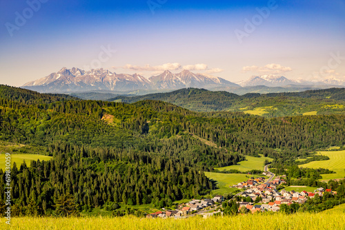 Fototapeta Naklejka Na Ścianę i Meble -  Beautiful panorama of the Pass over Tokarnia. Slovakia. View of the Tatra Mountains.