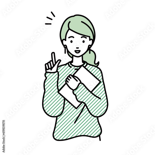 立って書類を手に持って何かひらめいたリモートワークの女性
