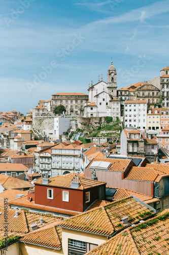 panorámica de los techos y la catedral de Oporto