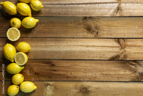 A few rows of ripe lemons arranged