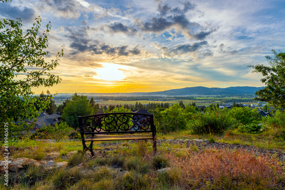 Φωτογραφία View from a hillside bench looking over the cities of Spokane, Spokane Valley, and Liberty Lake, Washington USA