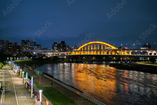 台湾 台北市松山区 夜の基隆河