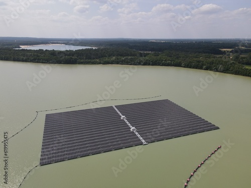 Sonnenkollektoren auf dem Silbersee bei Haltern