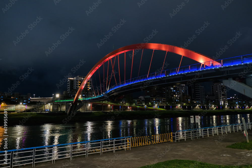 台湾 台北市 夜のレインボー橋