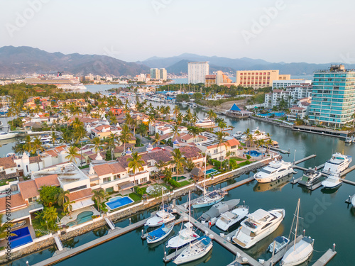 Barcos Yates La Marina Puerto Vallarta