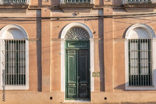 Wallpaper Mural puerta y fachada de la casa de un pueblo Torontodigital.ca