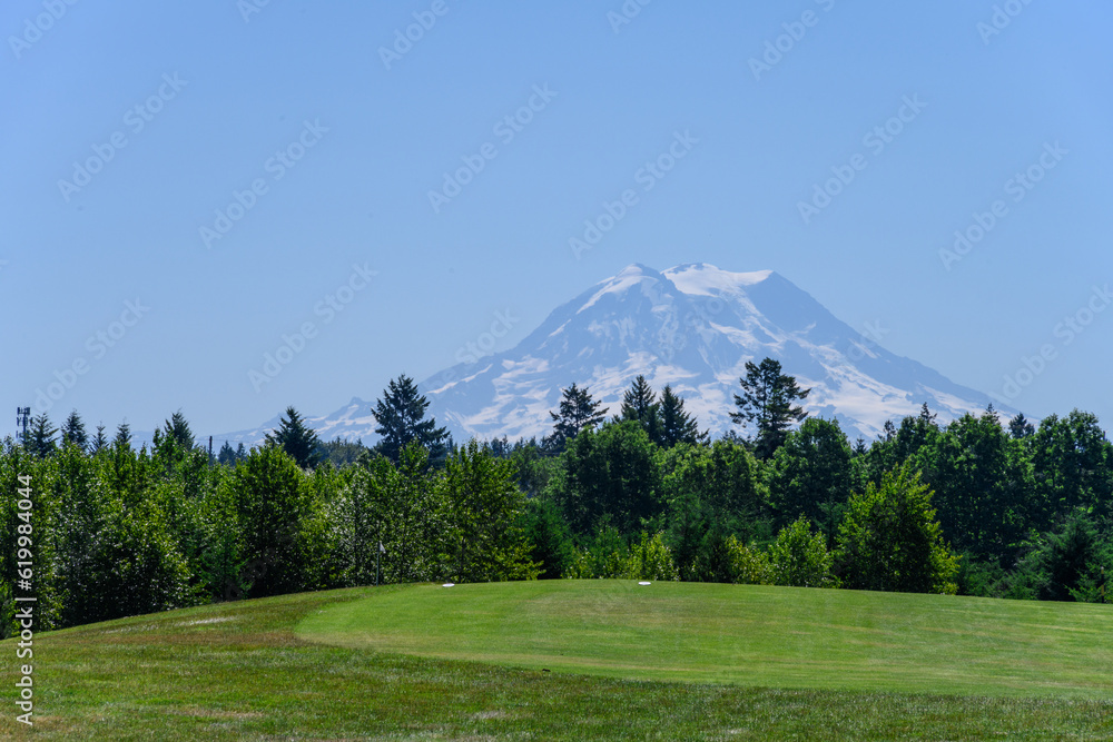 Fototapeta premium Scenic tee box on a public golf course, Mount Rainier in the background, recreation on a sunny summer day 