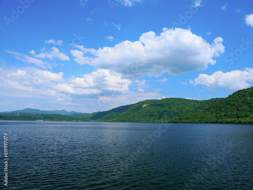 十和田湖、広がる雲と青空