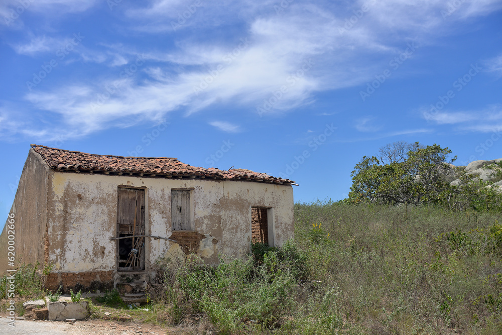 house in ruins, simple house in the mountain  brazilian trails, trails, trails in brazil, hinterland, Monte das Gameleiras, Rio Grande do Norte, Brazil, northeastern rural exodus