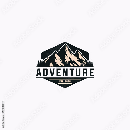 Canvastavla mountain outdoors vector graphic in vintage style