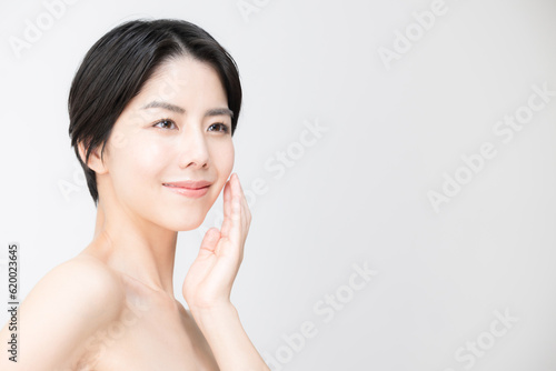 Up Asian (Japanese) women who are easy to use in beauty products that touch the skin. © kapinon