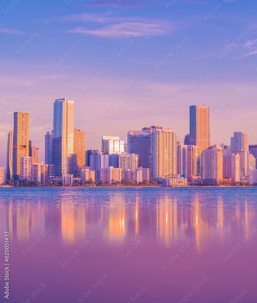 Naklejka premium city skyline at sunset colors pink violet blue miami Florida