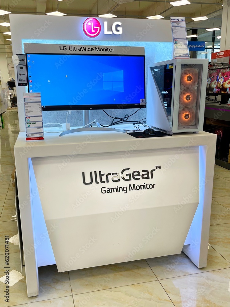Fotografia do Stock Gaming computer with a branded LG UltraWide