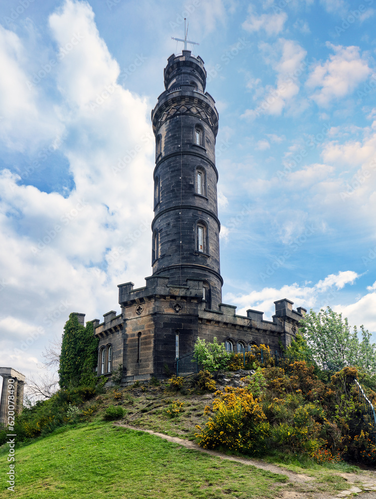 Obraz premium Edinburgh Nelson Monument in Calton hill, Scotland