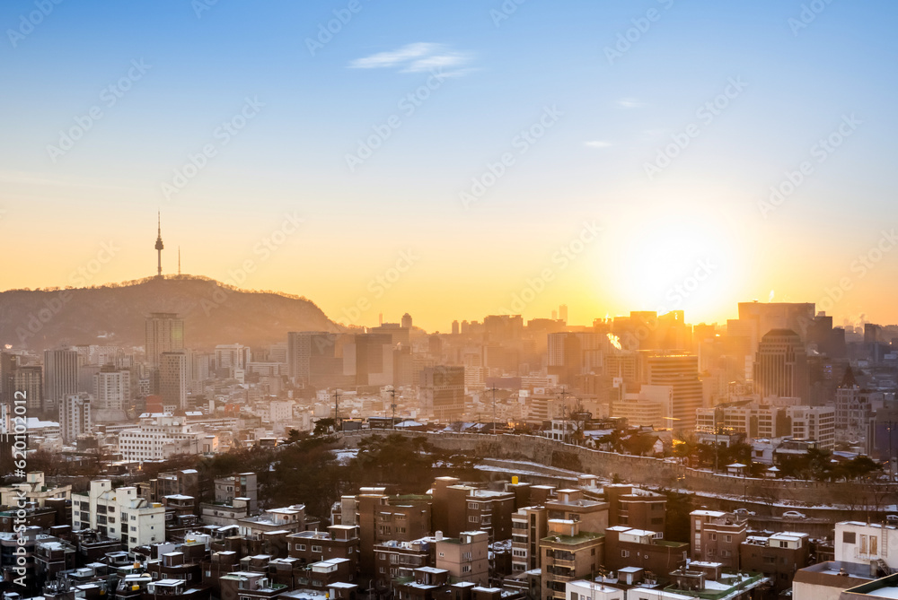Fototapeta Cityscap of seoul city from top of mountain at sunset, South korea