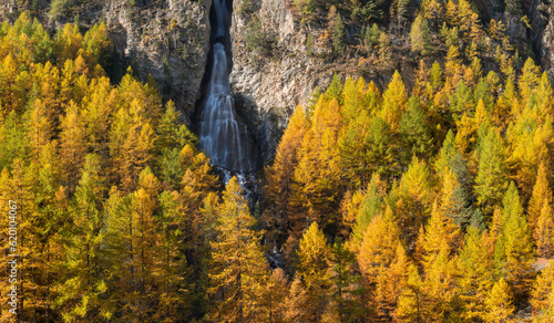 Fotografia La Pisse waterfall in the French Alps