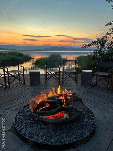 Sonnenuntergang am See mit Lagerfeuer  photo